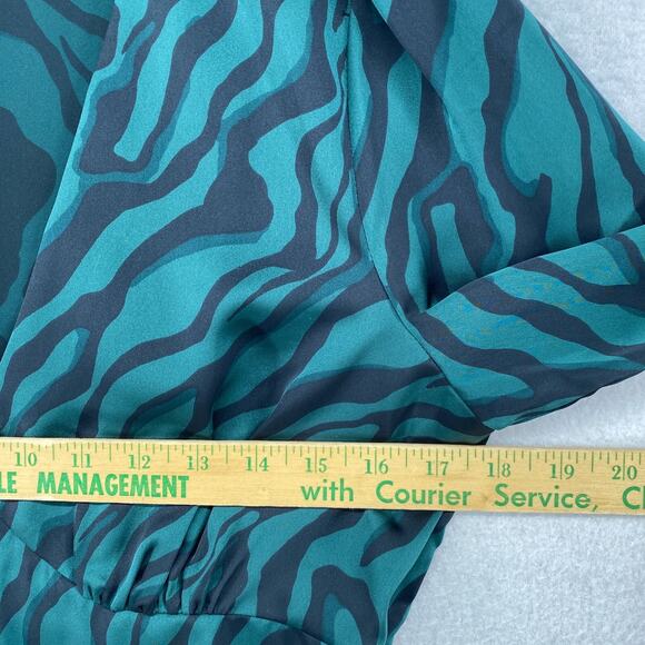 J.CREW Blouse 4 Deep V-Neck Zebra Striped Satin Button Front Long Sleeve Green - Picture 11 of 13